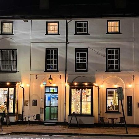 The Black Lion Royal Hotel Lampeter Buitenkant foto