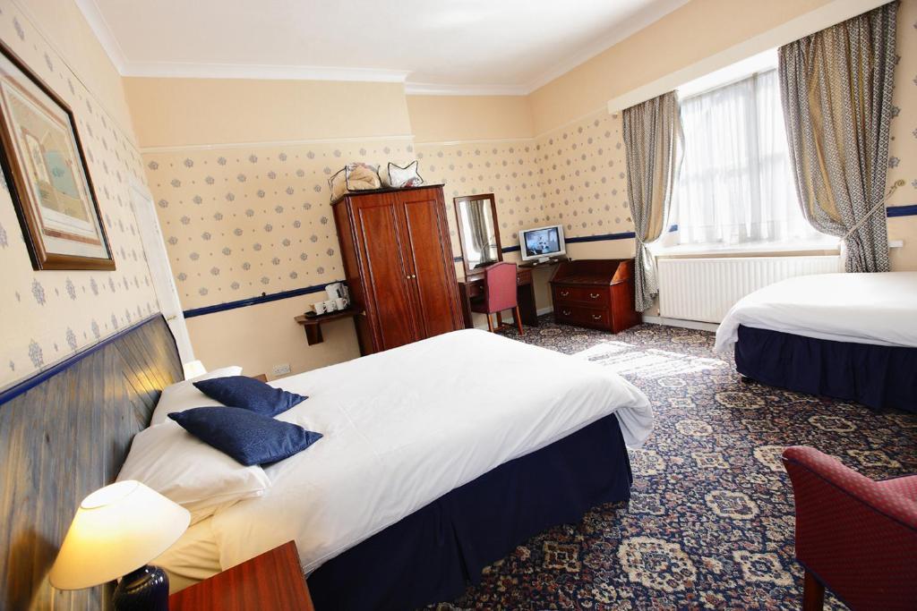 The Black Lion Royal Hotel Lampeter Kamer foto