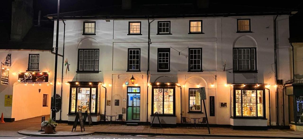The Black Lion Royal Hotel Lampeter Buitenkant foto