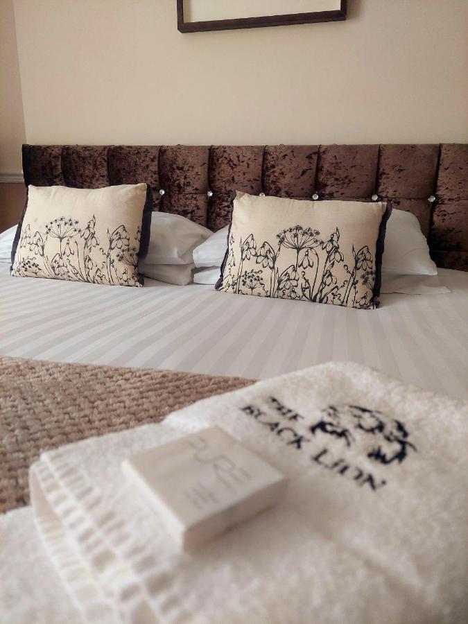 The Black Lion Royal Hotel Lampeter Buitenkant foto