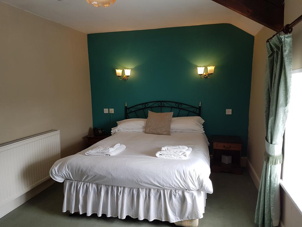 The Black Lion Royal Hotel Lampeter Kamer foto